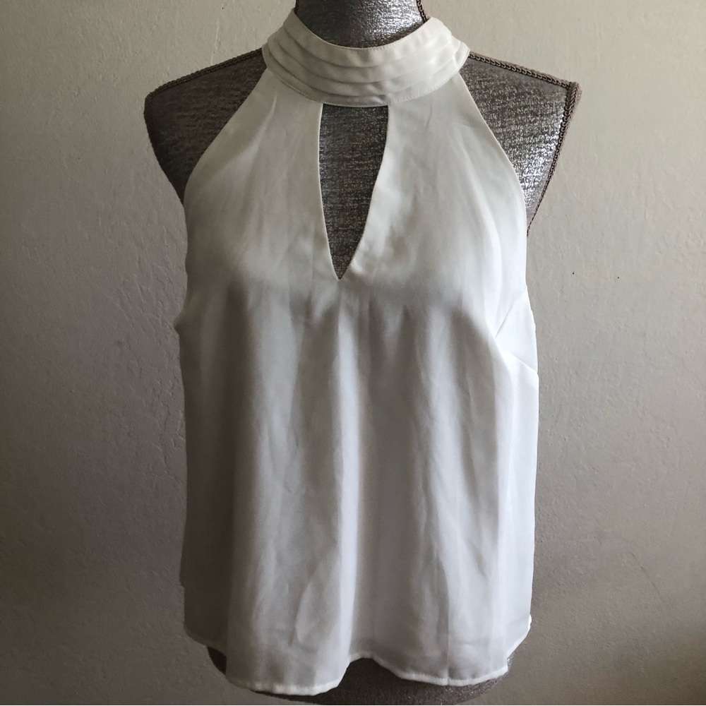 Lulús nice and beautiful design with lining inside and ribbon on back size L